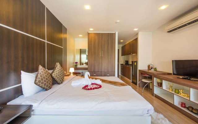 Golden Manora Bangtao Beach Hotel - photo 2