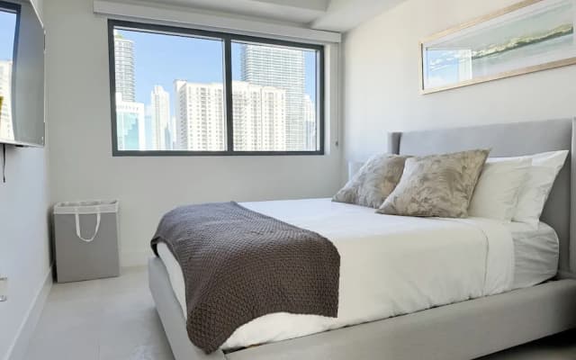 Luxury 3BR with Private Rooftop - photo 3