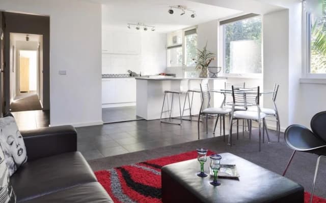 Melbourne Villa - photo 2