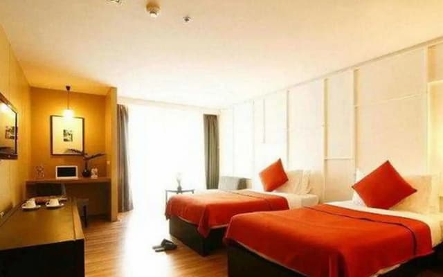 Page 10 Hotel - photo 3