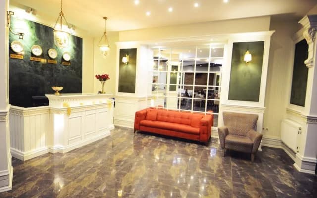 Green Queen Hotel - photo 2