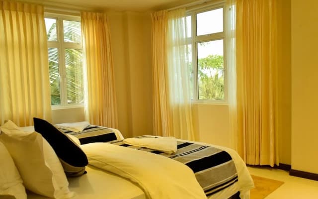 Pebbles Inn - photo 5