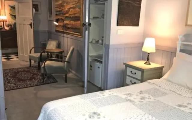 The Chalet Guesthouse And Studio - photo 2