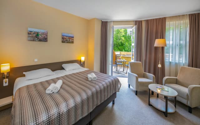 Corvin Hotel - photo 3