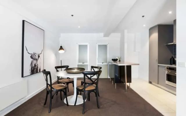 Light-filled Converted Warehouse 2 Bedroom Apartment in Prahran - photo 3