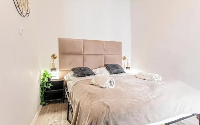 Cozy 2BR 1LR Apt Near Westbahnhof - photo 2