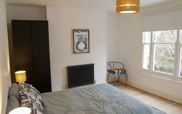 Elegant 2 Bed Close to Chatsworth Road - photo 3