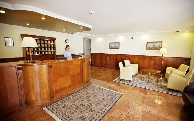 Gold Apartments - photo 2