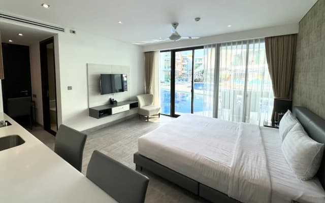 Private studio at Twin Sands Resort - photo 5