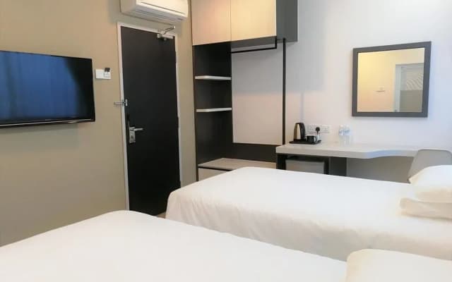 Legacy Hotel - photo 4