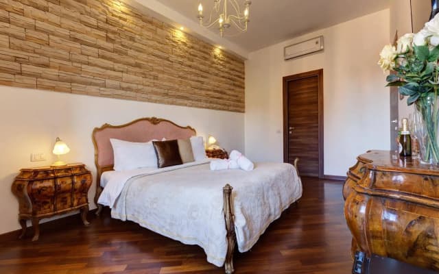 Little Rhome Suites - photo 3