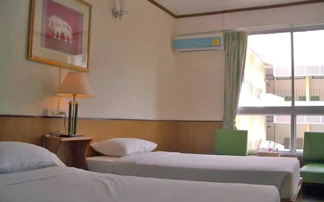 Swan Hotel Bangkok - photo 4