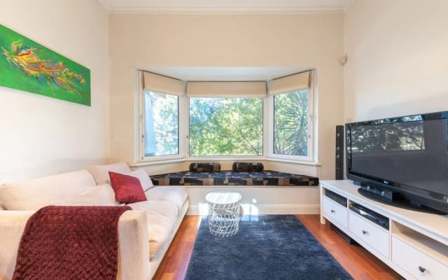 Gorgeous family retreat next to the CBD - photo 5