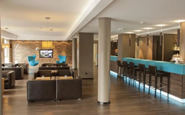 Motel One Berlin-Mitte - photo 2