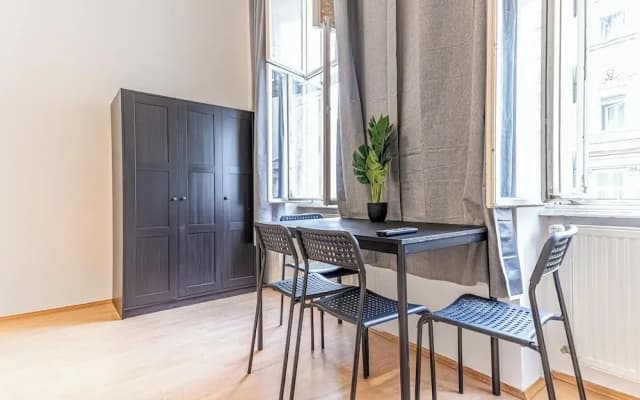 Private Room Long Stay Near Lugner City - photo 4