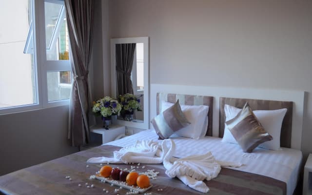Van Nam Hotel - photo 2
