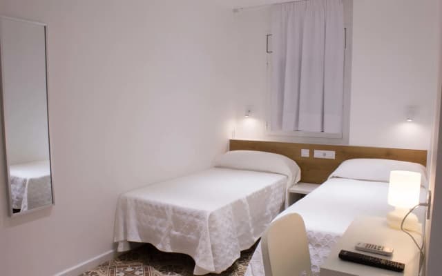 Hostal Nova - photo 2