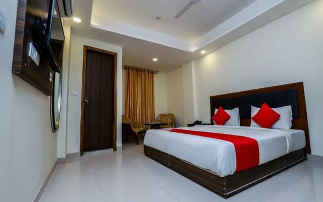 Hotel Krone Delhi - photo 2