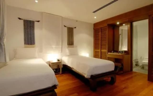Surin Beach Villa - photo 4