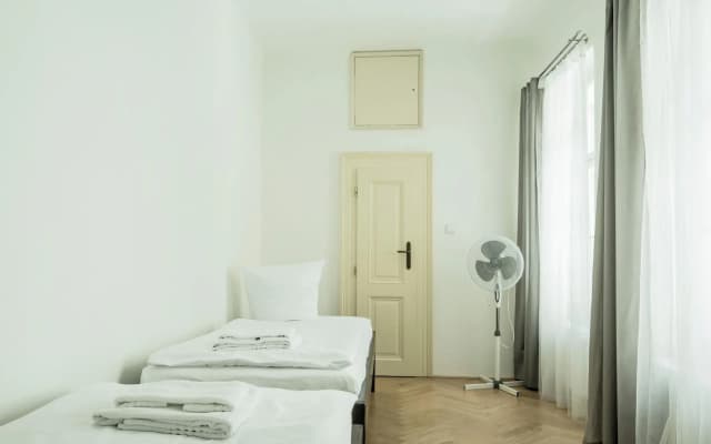 Charles Bridge Economic Hostel - photo 5