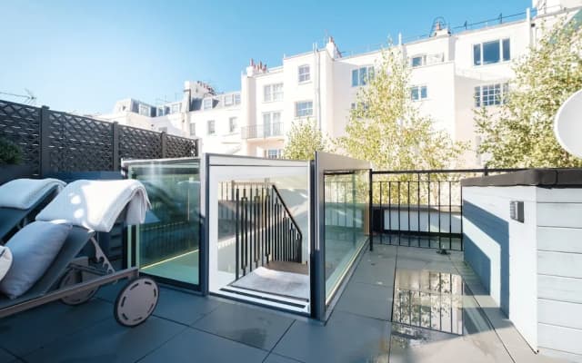 Luxury Home with 3 Bed 2 Bath in London - photo 3