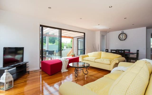 Barefoot Beach Holiday House - photo 2