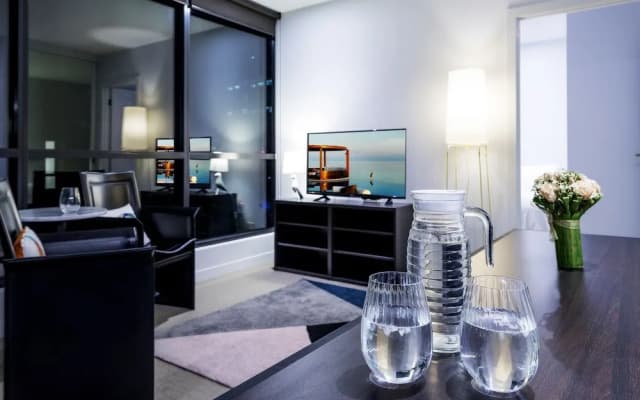 Accommodating Luxuries - CBD Apartment - photo 4