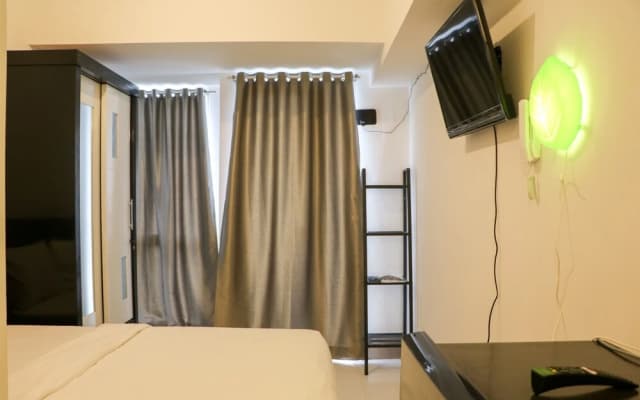 Comfy And Simply Studio Tokyo Riverside Pik 2 Apartment - photo 4