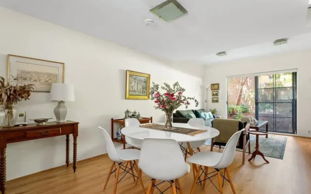 Spacious 2-bed Townhouse With a Lush Courtyard - photo 4