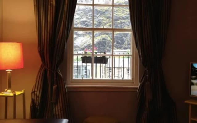 JOIVY Stylish Castle View Apartment - photo 2