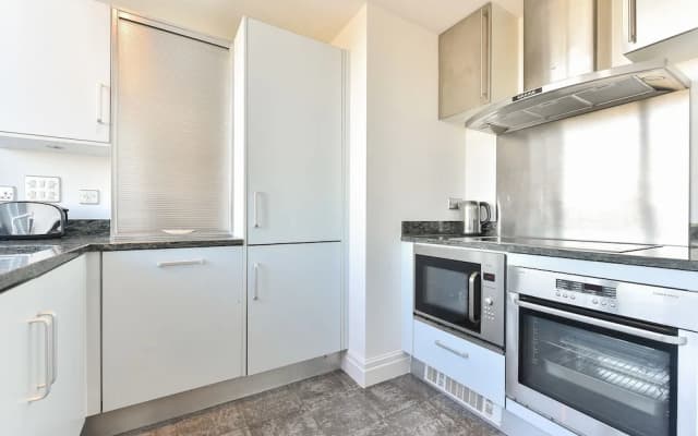 Westminster Superior Apartments - photo 2