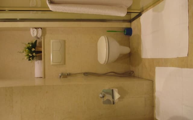 Monarch Bold Apartments - photo 4