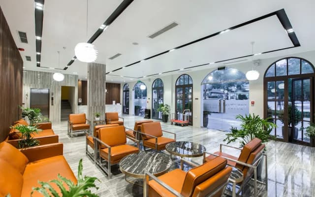 The Twin Hotel - photo 2