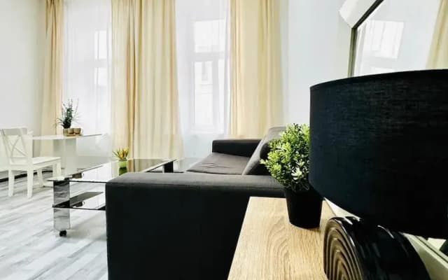 Beautiful Studio Apt Near Rathausplatz - photo 3