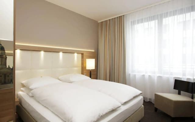 H4 Hotel Berlin Alexanderplatz - photo 3