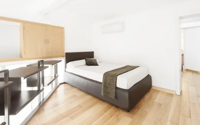 Inviting 3-bed Apartment in Roma 4mins to Colosseo - photo 4
