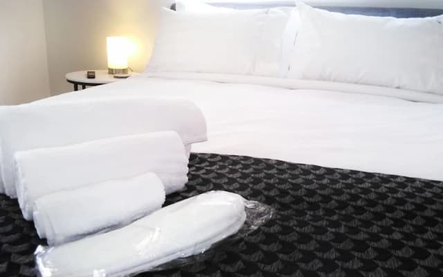 Lakeside Retreat & Business - photo 3