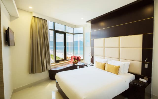 Holiday Beach Hotel Danang - photo 3