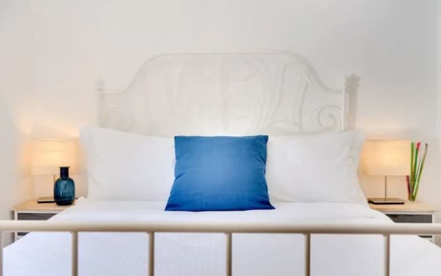 Modern & Charming 3 bed Flat in Central Location - photo 3