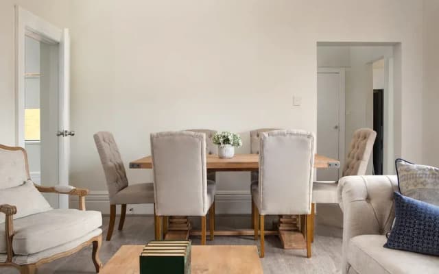 Central 2-bed Apartment With Private Parking - photo 5