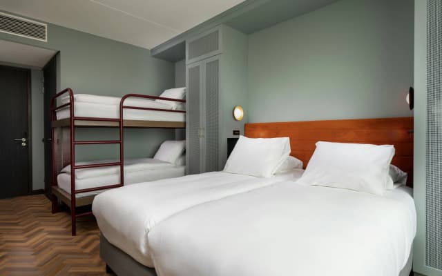 Olympic Hotel - photo 2