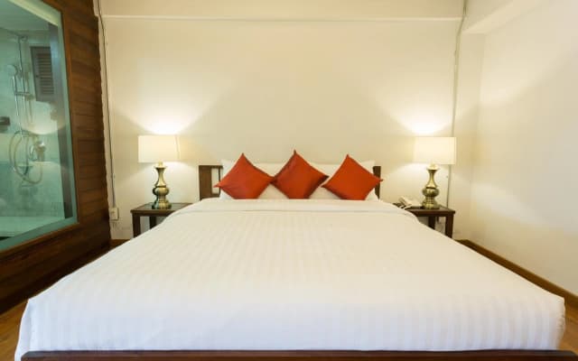 NightBazaar Inn Hotel - photo 4