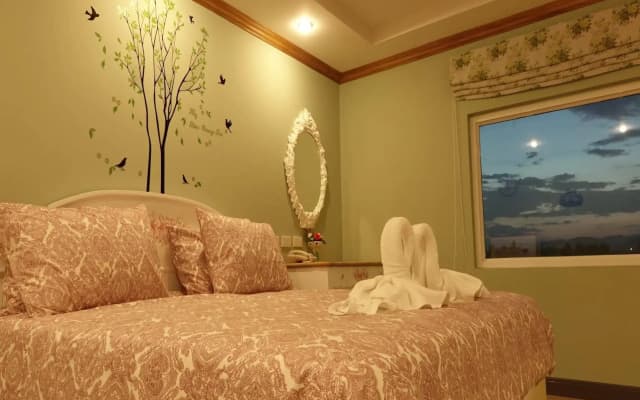 The Lilly Hotel - photo 2