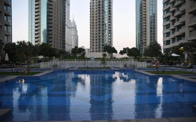 DOWNTOWN STUDIO WITH BOULEVARD VIEWs - photo 4