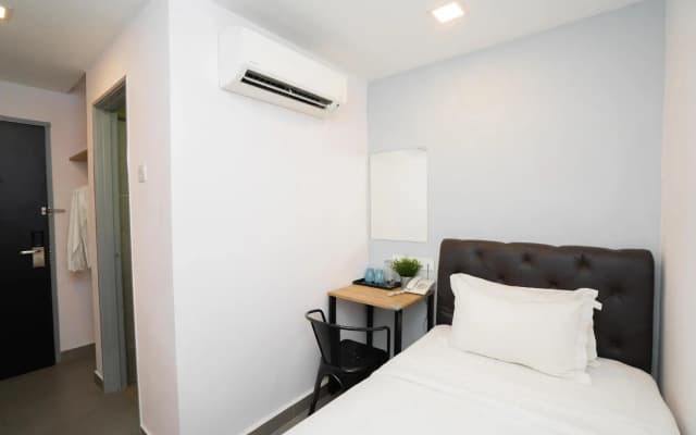 B Lot Hotel - photo 5