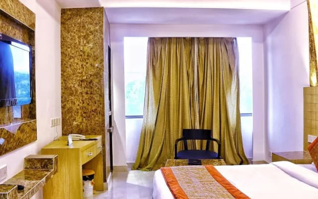Sam Surya Hotel - photo 2