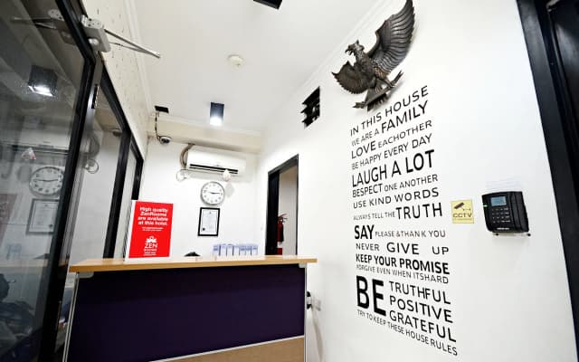 ZEN Rooms Cideng Barat - photo 2