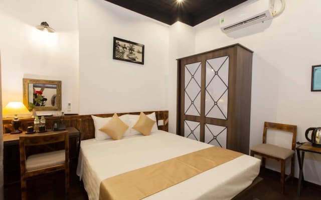 Luxury Backpackers - photo 2