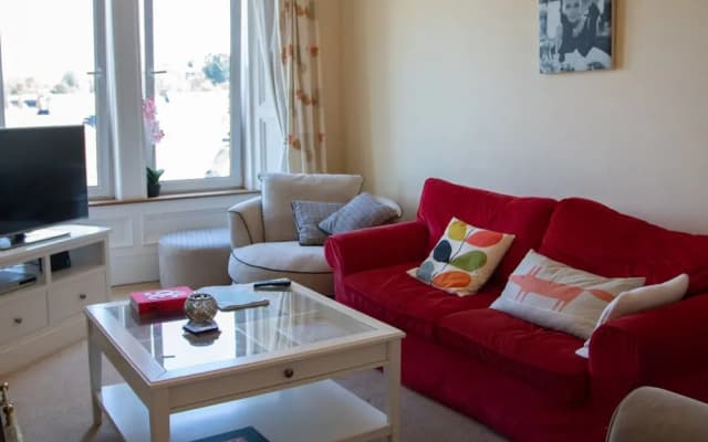 Charming 1 Bedroom Apartment - photo 5