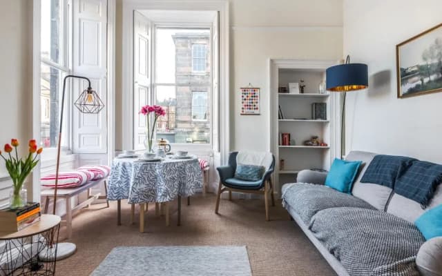 Charming, Central & Spacious Georgian 3 bed APT - photo 4